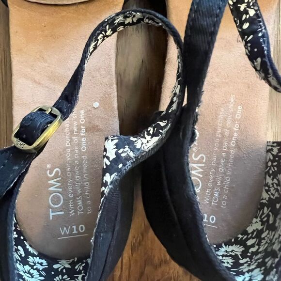 Tom’s wedges. TwoPair of Black Woven Wedge Sandals. Women’s size 10W. - Picture 9 of 16